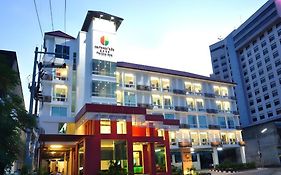 โรงแรมเดอะ คัลเลอร์